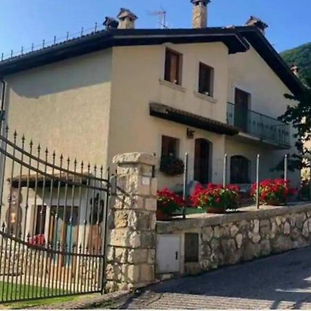 A Due Passi Dai Lupi Villa Civitella Alfedena Eksteriør bilde